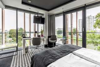 Отель Piano Hotel & Restaurant Ополе Представительский двухместный номер с 1 кроватью или 2 отдельными кроватями и видом на реку-1