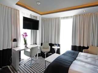 Отель Piano Hotel & Restaurant Ополе Представительский двухместный номер с 1 кроватью или 2 отдельными кроватями и видом на реку-10